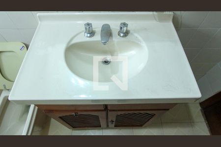 Casa à venda com 400m², 6 quartos e 5 vagas Casa à venda com 400m², 6 quartos e 5 vagasBanheiro 2