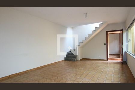 Casa à venda com 400m², 6 quartos e 5 vagas Casa à venda com 400m², 6 quartos e 5 vagasÁrea comum