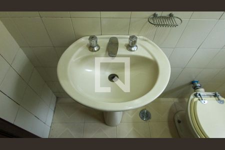 Casa à venda com 400m², 6 quartos e 5 vagas Casa à venda com 400m², 6 quartos e 5 vagasBanheiro 4