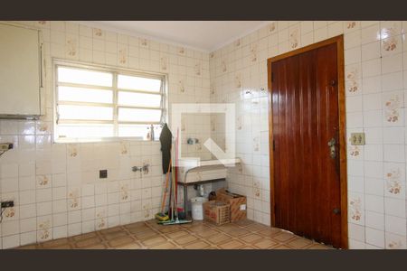 Casa à venda com 400m², 6 quartos e 5 vagas Casa à venda com 400m², 6 quartos e 5 vagasÁrea de Serviço