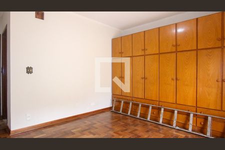 Casa à venda com 400m², 6 quartos e 5 vagas Casa à venda com 400m², 6 quartos e 5 vagasQuarto 5