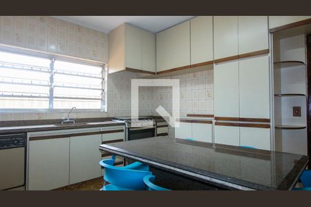 Casa à venda com 400m², 6 quartos e 5 vagas Casa à venda com 400m², 6 quartos e 5 vagasCozinha