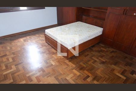 Casa à venda com 400m², 6 quartos e 5 vagas Casa à venda com 400m², 6 quartos e 5 vagasQuarto 4