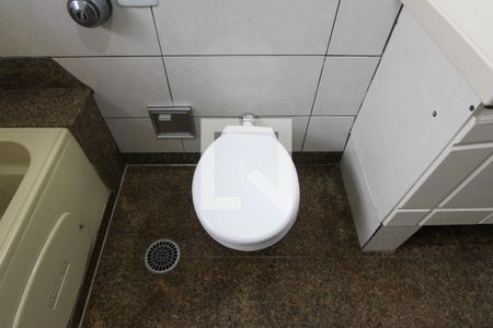 Casa à venda com 400m², 6 quartos e 5 vagas Casa à venda com 400m², 6 quartos e 5 vagasBanheiro 1