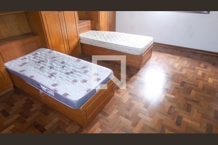 Casa à venda com 400m², 6 quartos e 5 vagas Casa à venda com 400m², 6 quartos e 5 vagasQuarto 3