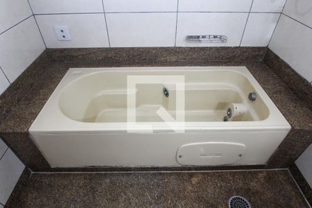 Casa à venda com 400m², 6 quartos e 5 vagas Casa à venda com 400m², 6 quartos e 5 vagasBanheiro 1