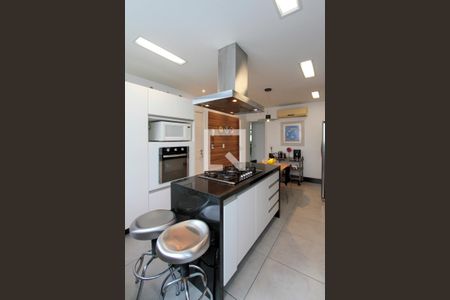 Apartamento à venda com 558m², 4 quartos e 4 vagas Apartamento à venda com 558m², 4 quartos e 4 vagasCozinha