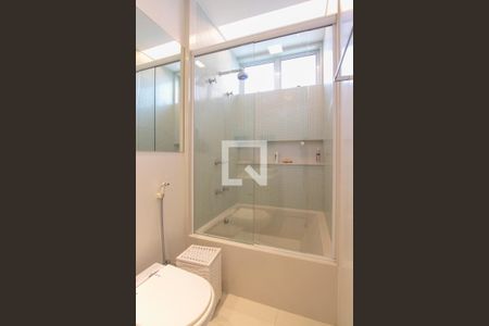 Apartamento à venda com 558m², 4 quartos e 4 vagas Apartamento à venda com 558m², 4 quartos e 4 vagasBanheiro Quarto 3 suíte