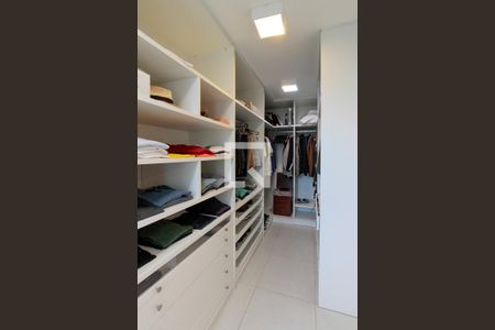 Apartamento à venda com 558m², 4 quartos e 4 vagas Apartamento à venda com 558m², 4 quartos e 4 vagasCloset Quarto 2 suíte