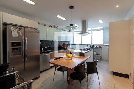 Apartamento à venda com 558m², 4 quartos e 4 vagas Apartamento à venda com 558m², 4 quartos e 4 vagasCozinha