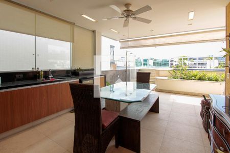 Apartamento à venda com 558m², 4 quartos e 4 vagas Apartamento à venda com 558m², 4 quartos e 4 vagasVaranda - Churrasqueira