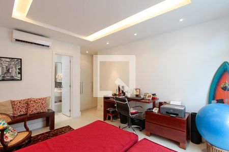 Apartamento à venda com 558m², 4 quartos e 4 vagas Apartamento à venda com 558m², 4 quartos e 4 vagasQuarto 4 suíte