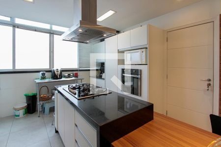 Apartamento à venda com 558m², 4 quartos e 4 vagas Apartamento à venda com 558m², 4 quartos e 4 vagasCozinha