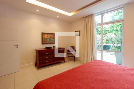 Apartamento à venda com 558m², 4 quartos e 4 vagas Apartamento à venda com 558m², 4 quartos e 4 vagasQuarto 2 suíte