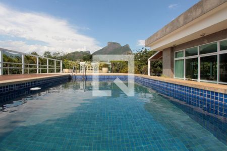 Apartamento à venda com 558m², 4 quartos e 4 vagas Apartamento à venda com 558m², 4 quartos e 4 vagasVaranda - Piscina