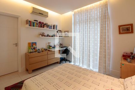 Apartamento à venda com 558m², 4 quartos e 4 vagas Apartamento à venda com 558m², 4 quartos e 4 vagasQuarto 3 suíte