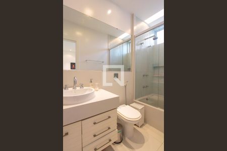 Apartamento à venda com 558m², 4 quartos e 4 vagas Apartamento à venda com 558m², 4 quartos e 4 vagasBanheiro Quarto 3 suíte