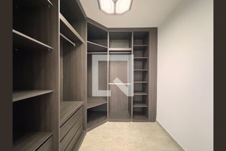 Casa para alugar com 188m², 3 quartos e 2 vagasCloset da suíte