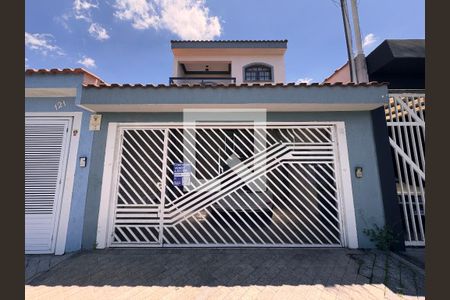 Casa para alugar com 188m², 3 quartos e 2 vagasFachada + plaquinha 