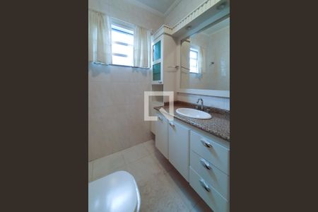 Casa para alugar com 206m², 3 quartos e 2 vagasBanheiro Social