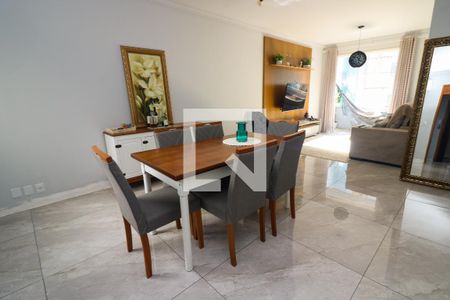 Apartamento para alugar com 135m², 3 quartos e sem vaga Apartamento para alugar com 135m², 3 quartos e sem vagaSala de Jantar