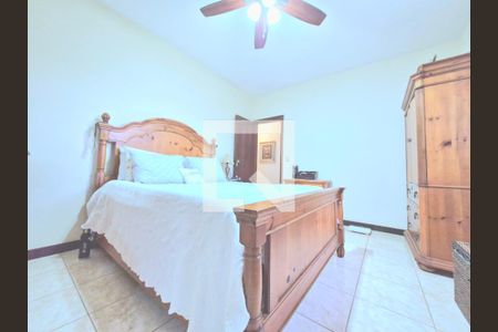 Casa à venda com 235m², 4 quartos e 2 vagas Casa à venda com 235m², 4 quartos e 2 vagasSuíte