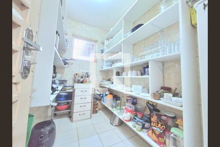 Casa à venda com 235m², 4 quartos e 2 vagas Casa à venda com 235m², 4 quartos e 2 vagasDispensa