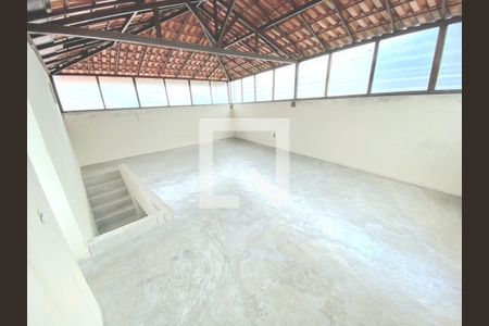Casa à venda com 235m², 4 quartos e 2 vagas Casa à venda com 235m², 4 quartos e 2 vagasVaranda