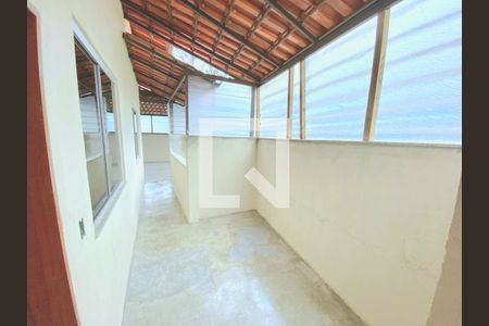 Casa à venda com 235m², 4 quartos e 2 vagas Casa à venda com 235m², 4 quartos e 2 vagasVaranda