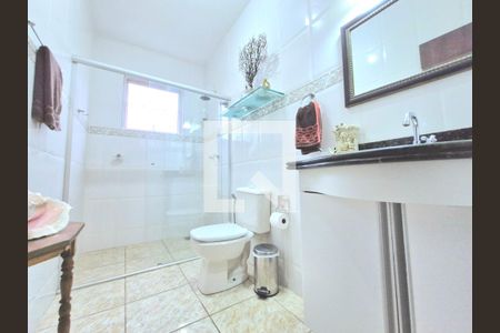 Casa à venda com 235m², 4 quartos e 2 vagas Casa à venda com 235m², 4 quartos e 2 vagasBanheiro social