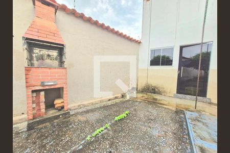 Casa à venda com 235m², 4 quartos e 2 vagas Casa à venda com 235m², 4 quartos e 2 vagasChurrasqueira