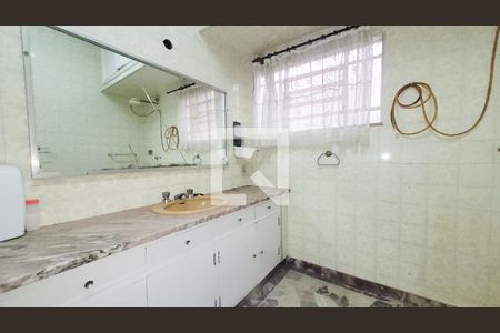 Casa à venda com 308m², 3 quartos e 1 vaga Casa à venda com 308m², 3 quartos e 1 vagaBanheiro Social