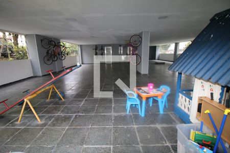 Apartamento à venda com 21m², 2 quartos e sem vagaÁrea comum - Playground