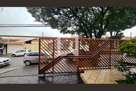 Casa à venda com 180m², 2 quartos e 4 vagas Casa à venda com 180m², 2 quartos e 4 vagasGaragem