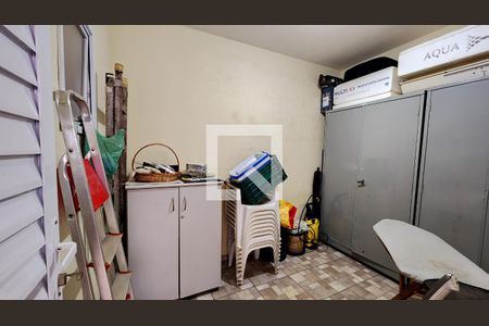 Casa à venda com 180m², 2 quartos e 4 vagas Casa à venda com 180m², 2 quartos e 4 vagasDepósito