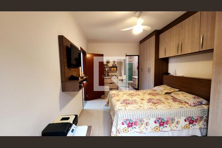 Casa à venda com 180m², 2 quartos e 4 vagas Casa à venda com 180m², 2 quartos e 4 vagasQuarto Suíte