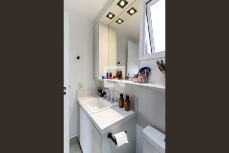 Apartamento à venda com 74m², 2 quartos e 2 vagas Apartamento à venda com 74m², 2 quartos e 2 vagasBanheiro da Suíte