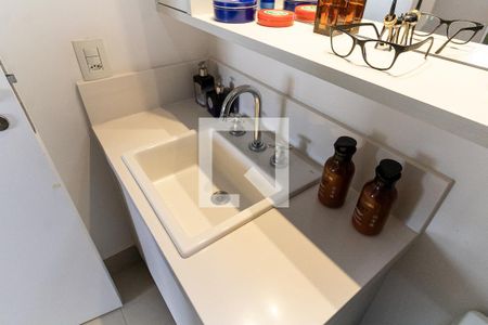 Apartamento à venda com 74m², 2 quartos e 2 vagas Apartamento à venda com 74m², 2 quartos e 2 vagasBanheiro da Suíte