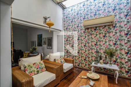 Casa à venda com 308m², 3 quartos e 5 vagas Casa à venda com 308m², 3 quartos e 5 vagasSala 2