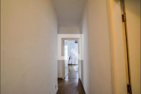 Casa à venda com 308m², 3 quartos e 5 vagas Casa à venda com 308m², 3 quartos e 5 vagasCorredor