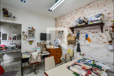 Casa à venda com 308m², 3 quartos e 5 vagas Casa à venda com 308m², 3 quartos e 5 vagasQuarto de Serviço