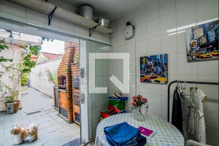 Casa à venda com 308m², 3 quartos e 5 vagas Casa à venda com 308m², 3 quartos e 5 vagasCozinha 2