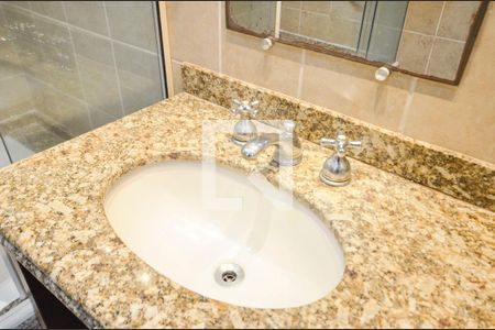 Apartamento à venda com 110m², 3 quartos e 1 vaga Apartamento à venda com 110m², 3 quartos e 1 vagaBanheiro da Suíte