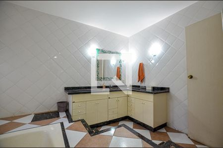 Casa de condomínio para alugar com 980m², 5 quartos e 2 vagas Casa de condomínio para alugar com 980m², 5 quartos e 2 vagasBanheiro da Suíte 4