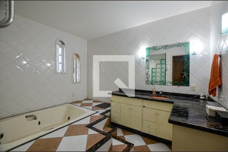 Casa de condomínio para alugar com 980m², 5 quartos e 2 vagas Casa de condomínio para alugar com 980m², 5 quartos e 2 vagasBanheiro da Suíte 4