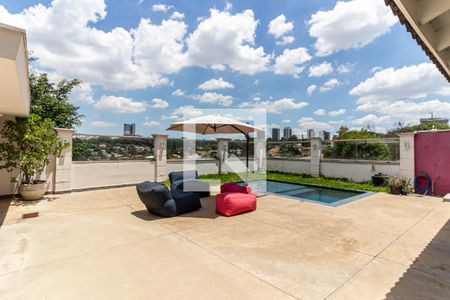 Casa à venda com 525m², 4 quartos e 4 vagas Casa à venda com 525m², 4 quartos e 4 vagasÁrea Externa