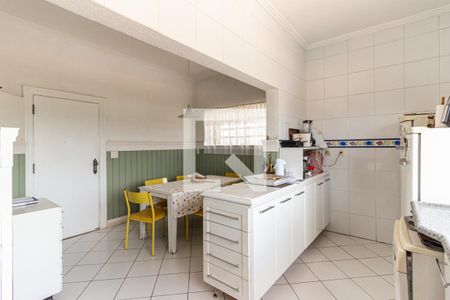 Casa à venda com 525m², 4 quartos e 4 vagas Casa à venda com 525m², 4 quartos e 4 vagasCozinha