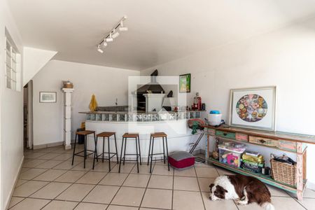 Casa à venda com 525m², 4 quartos e 4 vagas Casa à venda com 525m², 4 quartos e 4 vagasChurrasqueira