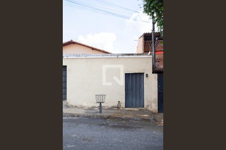 Casa para alugar com 80m², 2 quartos e 1 vagaFachada