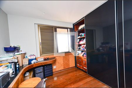 Apartamento à venda com 420m², 4 quartos e 5 vagasQuarto4